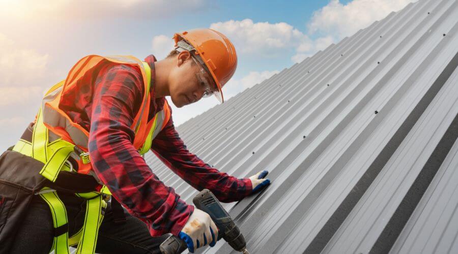 Professional gutter cleaning in Ellsworth, KS